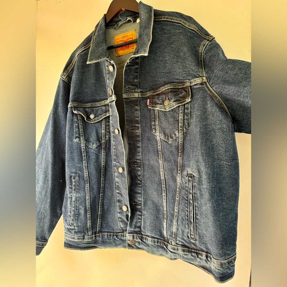 Levi’s Men’s TRUCKER JACKET. Color~Colusa-Medium Wash~